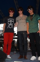 Jonas Brothers : jonas_brothers_1216575611.jpg