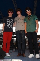 Jonas Brothers : jonas_brothers_1216617162.jpg