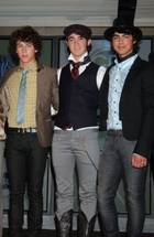 Jonas Brothers : jonas_brothers_1216617399.jpg