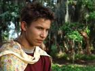 Jonathan Taylor Thomas : jttwalking23.jpg