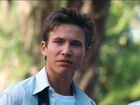 Jonathan Taylor Thomas : jttwalking31.jpg