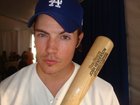 Josh Henderson : josh-henderson-1335856573.jpg