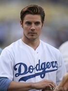 Josh Henderson : josh-henderson-1340723949.jpg