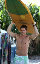 Josh Henderson : josh-henderson-1394984320.jpg