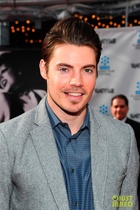 Josh Henderson : josh-henderson-1418855838.jpg