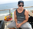 Josh Henderson : josh-henderson-1418855847.jpg