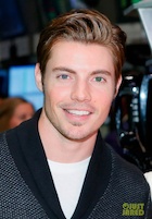 Josh Henderson : josh-henderson-1445816231.jpg