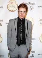 Josh Henderson : josh-henderson-1445816319.jpg