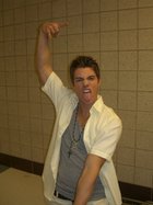 Josh Henderson : josh_henderson_1307609474.jpg