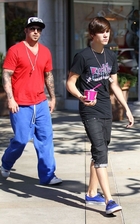 Justin Bieber : justin-bieber-1330104490.jpg