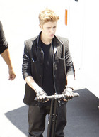 Justin Bieber : justin-bieber-1342287936.jpg