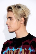 Justin Bieber : justin-bieber-1448282521.jpg