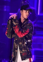 Justin Bieber : justin-bieber-1585706464.jpg