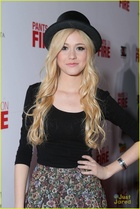 Katherine McNamara : katherine-mcnamara-1416424028.jpg