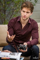 Keegan Allen : keegan-allen-1424433602.jpg