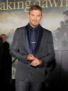 Kellan Lutz : kellan-lutz-1361683035.jpg