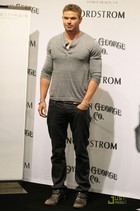 Kellan Lutz : kellan-lutz-1362195758.jpg