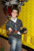 Kevin Jonas : kevinjonas_1221990305.jpg