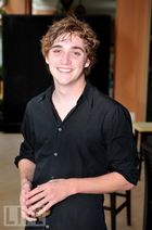 Kyle Gallner : kyle_gallner_1271146111.jpg