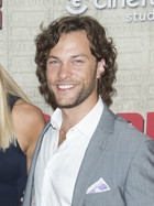 Kyle Schmid : kyle-schmid-1354236799.jpg