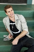 Liam Hemsworth : liam-hemsworth-1382263770.jpg