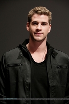 Liam Hemsworth : liamhemsworth_1264375756.jpg