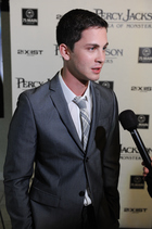 Logan Lerman : logan-lerman-1378159502.jpg