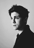 Logan Lerman : logan-lerman-1379615127.jpg