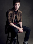 Logan Lerman : logan-lerman-1382203569.jpg