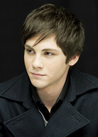 Logan Lerman : logan-lerman-1382203581.jpg