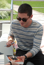 Logan Lerman : logan-lerman-1383590588.jpg