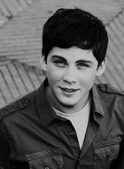 Logan Lerman : logan-lerman-1383850096.jpg