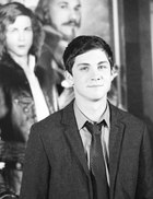 Logan Lerman : logan-lerman-1383850117.jpg