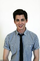 Logan Lerman : logan-lerman-1392305327.jpg