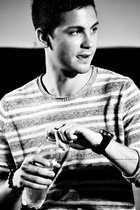 Logan Lerman : logan-lerman-1407343640.jpg