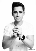 Logan Lerman : logan-lerman-1408291456.jpg