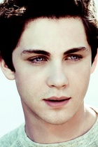 Logan Lerman : logan-lerman-1413128212.jpg