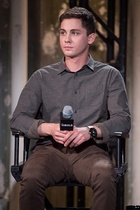 Logan Lerman : logan-lerman-1413313682.jpg