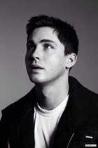 Logan Lerman : logan-lerman-1416010639.jpg