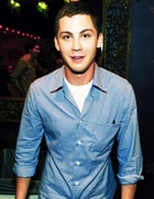 Logan Lerman : logan-lerman-1419027300.jpg