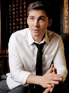 Logan Lerman : logan-lerman-1419113350.jpg