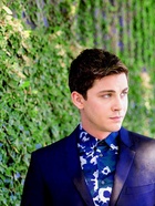 Logan Lerman : logan-lerman-1421688049.jpg