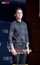 Logan Lerman : logan-lerman-1450735612.jpg