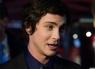 Logan Lerman : logan-lerman-1461354484.jpg