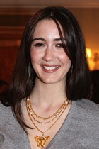 Madeline Zima : madelinezima_1284934220.jpg