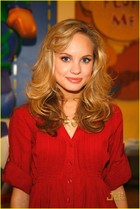 Meaghan Martin : meaghan_jette_martin_1259019099.jpg