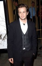 Michael Angarano : michael_angarano_1214852004.jpg