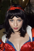 Michelle Trachtenberg : michelle_trachtenberg_1257221881.jpg