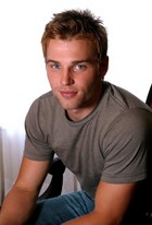 Mike Vogel : TI4U_u1144342988.jpg