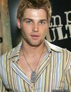 Mike Vogel : mike-vogel-1371487788.jpg